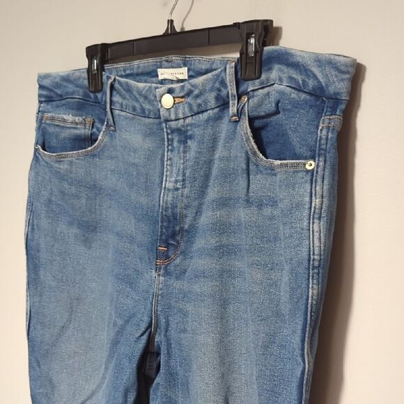 Good American Blue Ankle Cropped Distressed Jeans - Picture 4 of 7